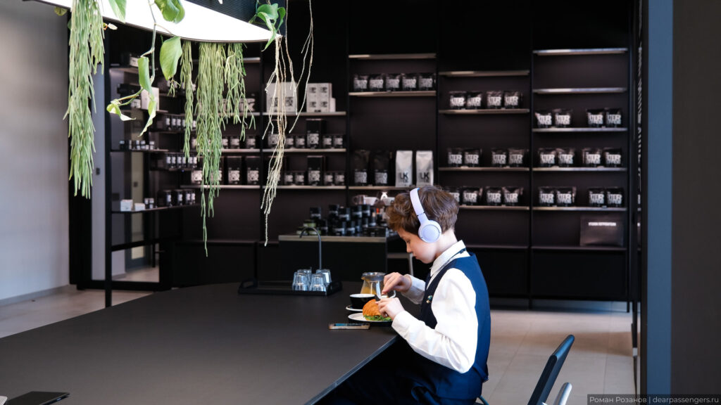 Интерьер кофейни при производстве Tasty Coffee.