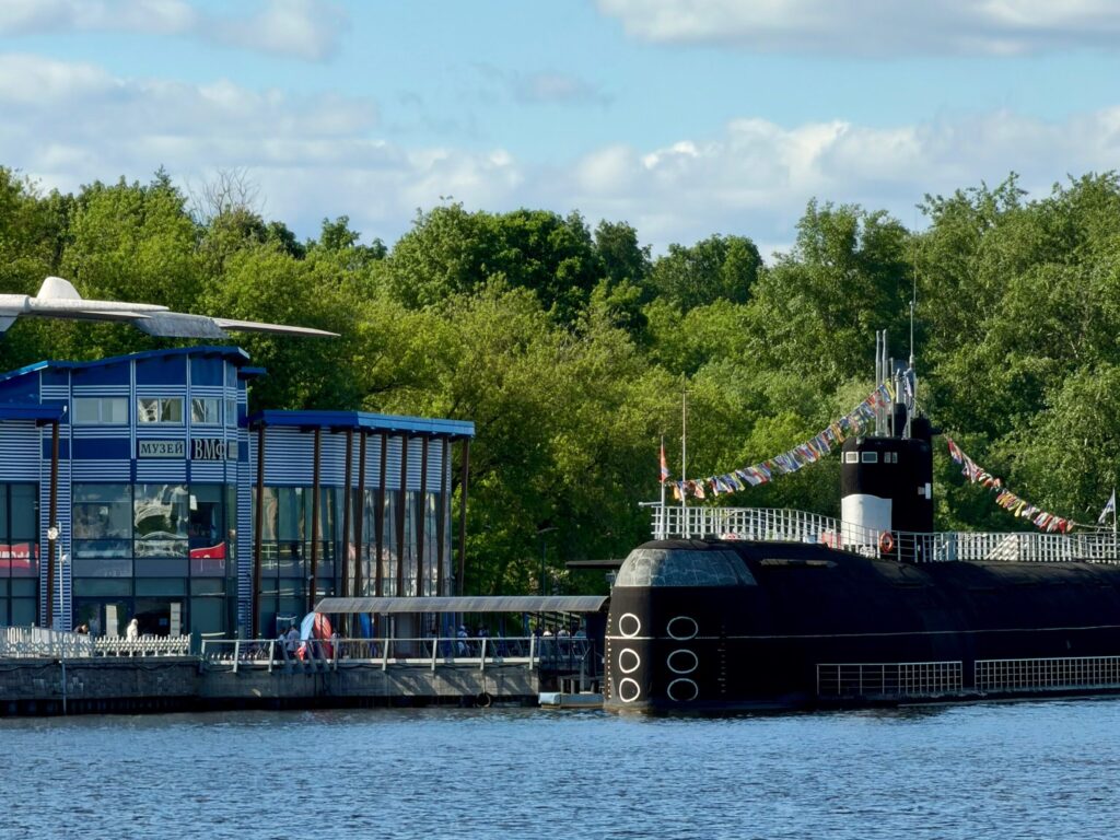 Подводная лодка у причала в музея ВМФ.